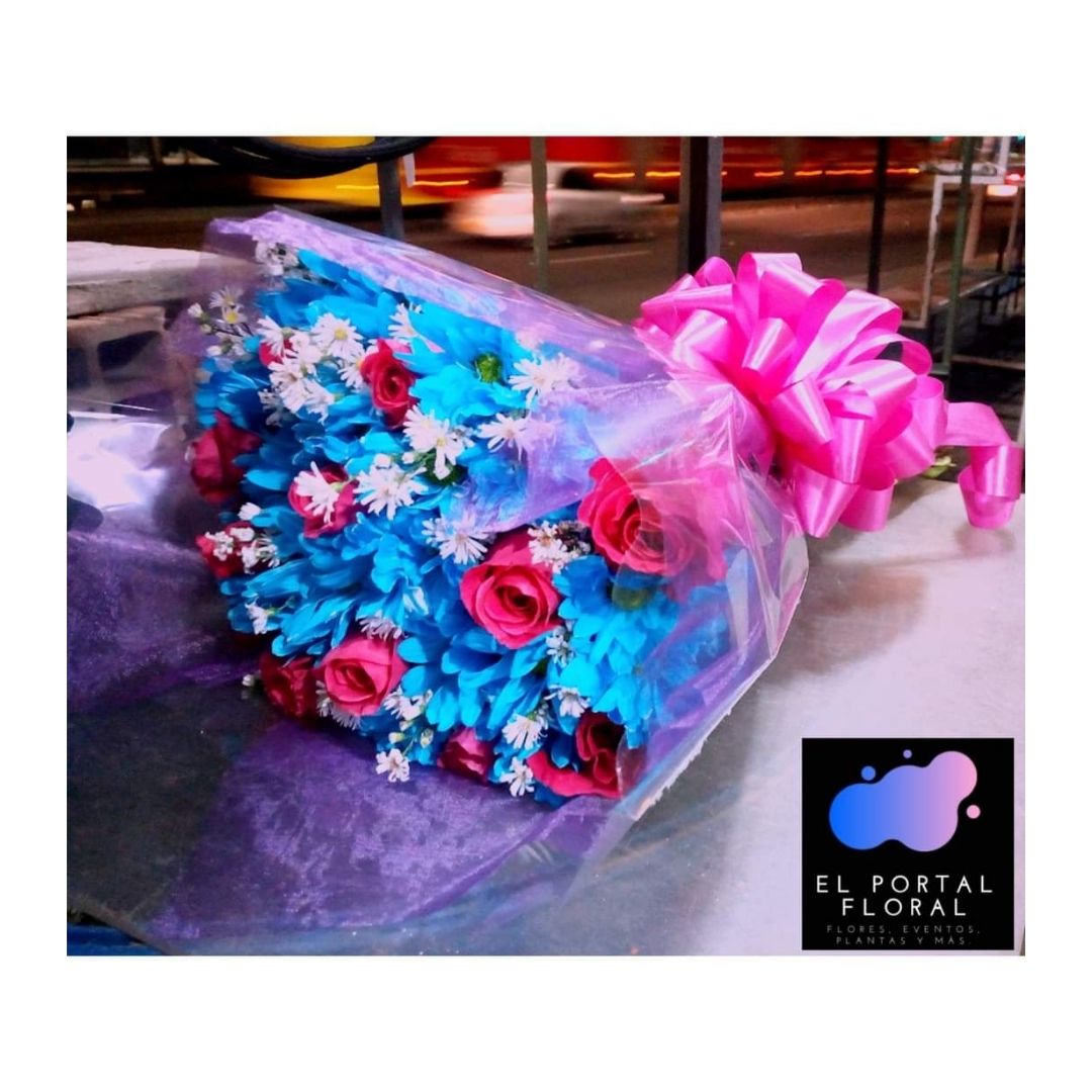 Bouquet 12 Rosas con Margarita Azul – Decoración Exclusiva